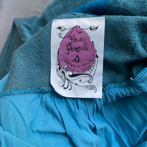 FREE PEOPLE Vintage Top Long Sleeve Keyhole Back front Lace Detail Size S - Picture 12 of 12